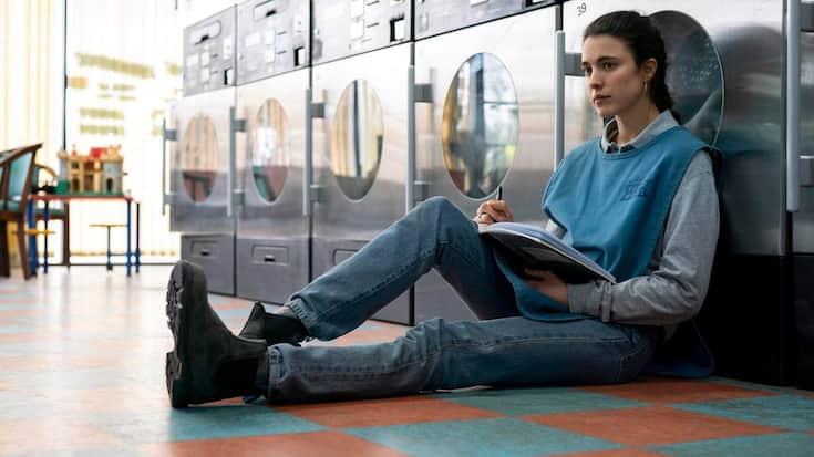 MARGARET QUALLEY als ALEX in MAID 