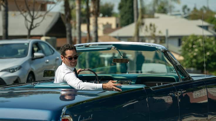 Cooler Typ, cooles Auto: Mickey (Manuel Garcia-Rulfo) in einem seiner Lincolns.