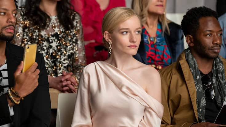 Julia Garner als Anna Delvey in «Inventing Anna» (Netflix).