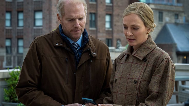Noah Emmerich und Uma Thurman in «Suspicion».