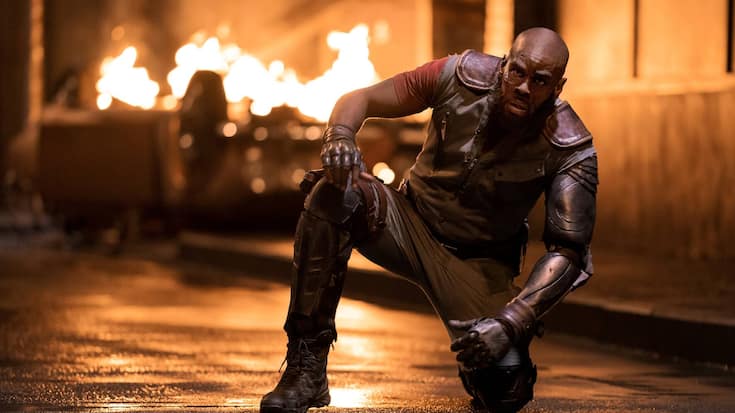 COWBOY BEBOP (L to R) MUSTAFA SHAKIR as JET BLACK in COWBOY BEBOP Cr. GEOFFREY SHORT/NETFLIX © 2021