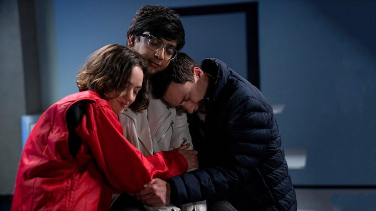 ATYPICAL (L to R) BRIGETTE LUNDY-PAINE as CASEY GARDNER, NIK DODANI as ZAHID, and KEIR GILCHRIST as SAM GARDNER in episode 409 of ATYPICAL Cr. GREG GAYNE/NETFLIX Â© 2021