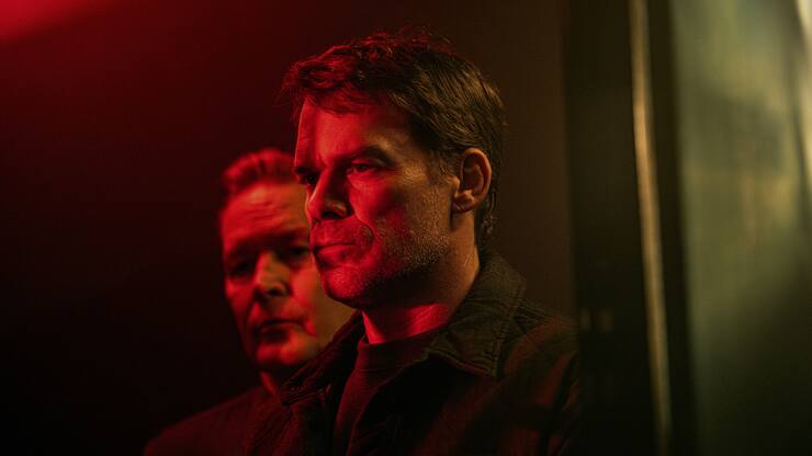 Der «dunkle Begleiter» erwacht: Dexter (Michael C. Hall) fragt erneut seinen verstorbenen Vater (James Remar) um Hilfe.
