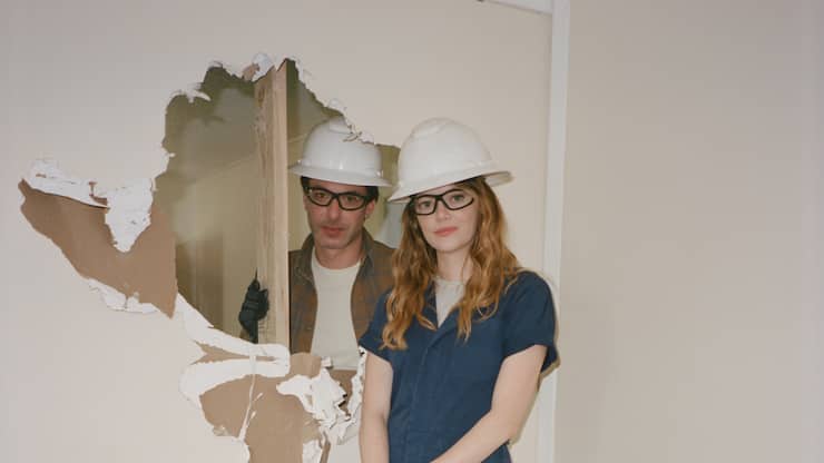 Irgendwie spukt’s: Asher (Nathan Fielder) und Whitney (Emma Stone) in «The Curse».