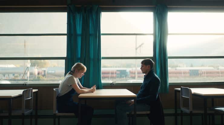 Polizist Yohan (Bastien Bouillon) befragt im Thriller «La nuit du 12» eine Kollegin der Ermordeten.