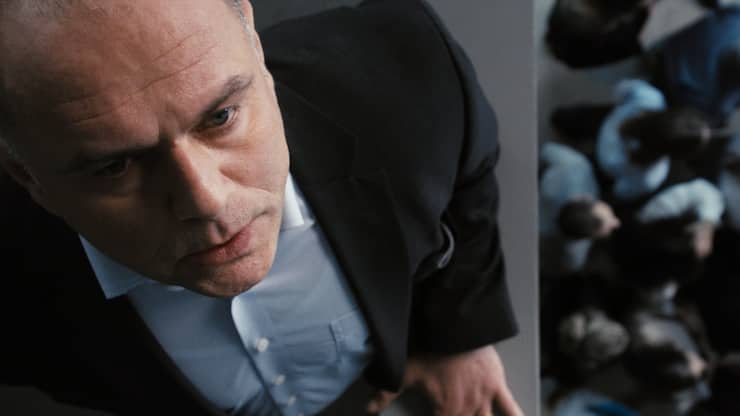 Infolge Missmanagement droht Gion (Marco Luca Castelli) sein Familienunternehmen zu verlieren.