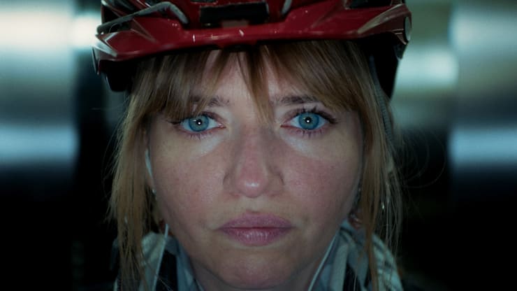 Die linke Akti- vistin Ladina (Annina Hun­ziker) soll die Redaktion der «Posta» führen.