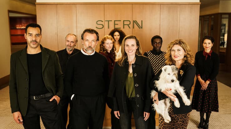 Gute Miene zum nervösen Spiel: das Team der Schauspielagentur «Stern».