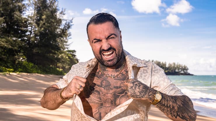 Als attraktiven Adonis nimmt sich Cosimo vor allem selber  wahr. Hauptsache, ihm gefällt’s!