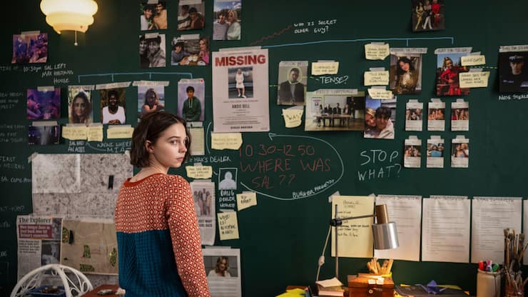 Mördersuche als Schulprojekt:  Pip (Emma Myers) sucht nach  der Wahrheit. 