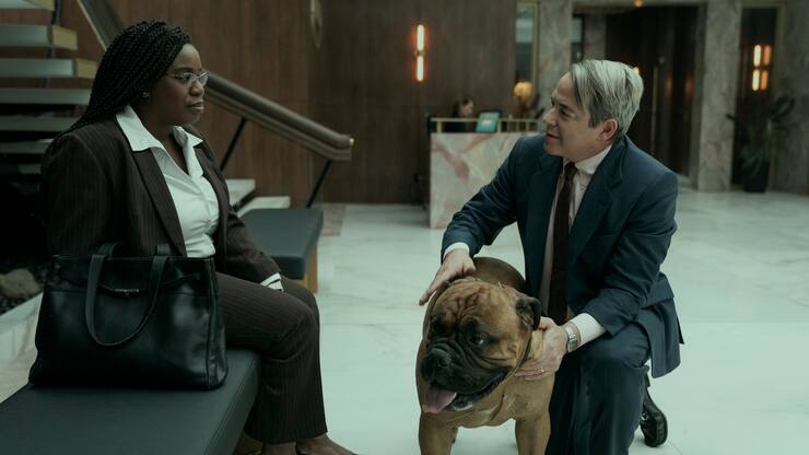 Cop Edie (Uzo Aduba, l.) ermittelt gegen Sackler (Matthew Broderick).