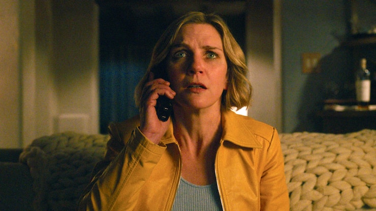 Bei Autorin Carol (Rhea Seehorn) zeigt das Glücksvirus keine Wirkung.