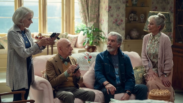 Sind schon voll drin im Fall: Helen Mirren, Ben Kingsley, Pierce Brosnan und Celia Imrie (v. l.).