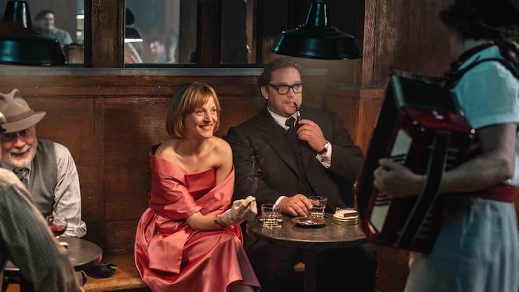 Verlieben sich in Paris: Bachmann (Vicky Krieps) und Frisch (Ronald Zehrfeld).