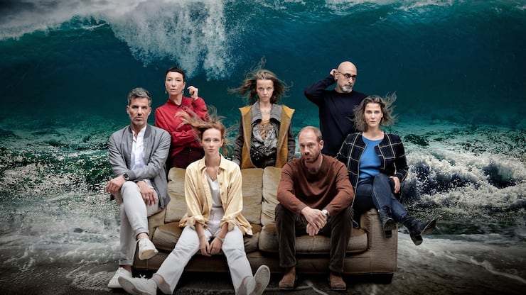 Was verheimlichen Heiko (Tim Bergmann), Maren (Ursula Strauss), Noa (Meira Durand), Harry (Johann von Bülow), Matthias (Özgür Karadeniz) und Britta (Katrin Röver) vor der totgeglaubten Alexandra (Karoline Schuch, M.)?