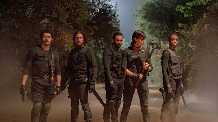 Gewappnet  für neue Abenteuer: Andy (2. v. r.) mit ihrer Söldnertruppe. 