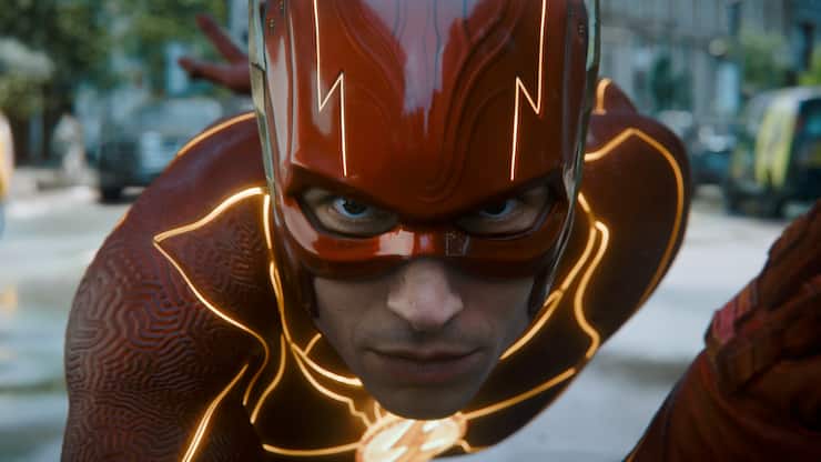Barry «The Flash» Allen (Ezra Miller) kann in der Zeit herumreisen und will den Tod seiner Mutter verhindern.