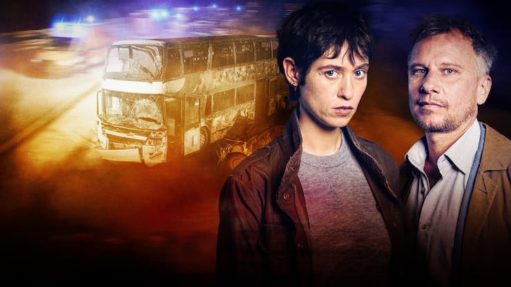 Wie kam’s zum fatalen Unfall? Anne (Lia von Blarer) und Jan (Robert Stadlober) ermitteln.