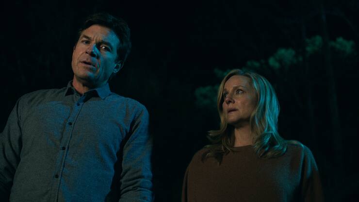 Ozark. (L to R) Jason Bateman as Martin 'Marty' Byrde, Laura Linney as Wendy Byrde in episode 401 of Ozark. Cr. Courtesy Of Netflix Â© 2021