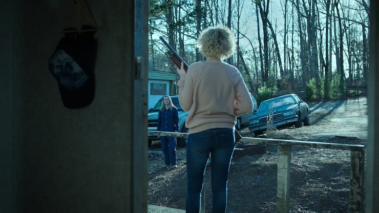 Ozark. (L to R) Laura Linney as Wendy Byrde, Julia Garner as Ruth Langmore in episode 402 of Ozark. Cr. Courtesy of Netflix Â© 2021