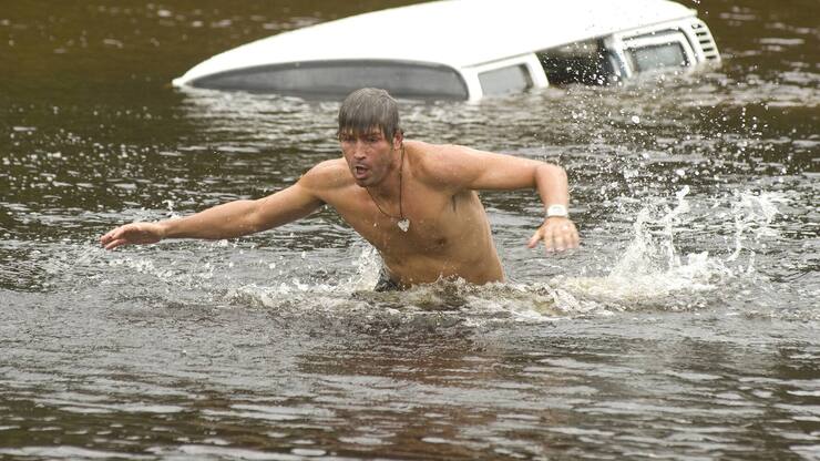Jim Caviezel im 2008er-Remake von «Long Weekend» (1978).