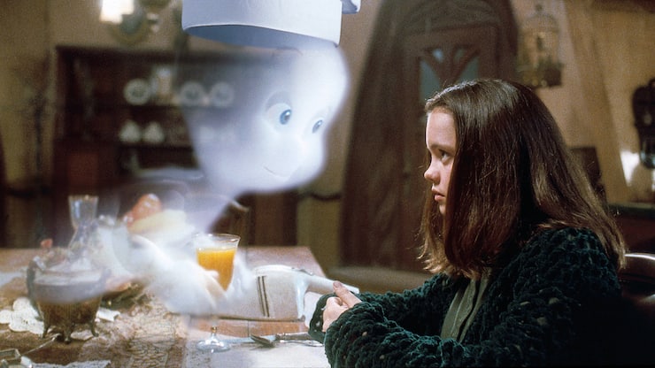 Casper & Kathleen „Kat“ Harvey (Christina Ricci) im Fantasyfilm Casper
