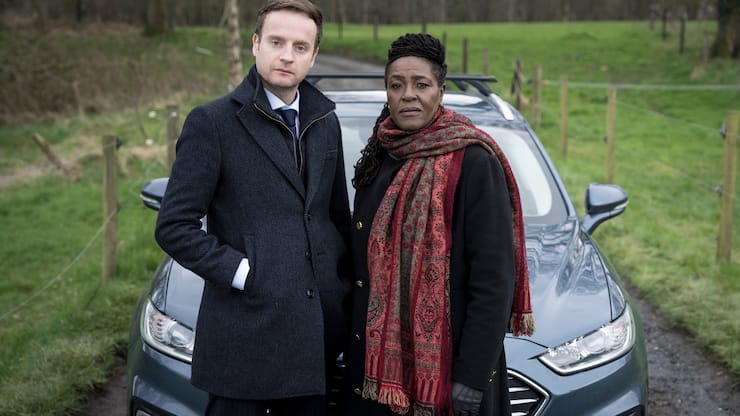 Stoisch und oft unterkühlt: Ellis (Sharon D. Clarke) und ihr beklommener Kollege (Andrew Gower).