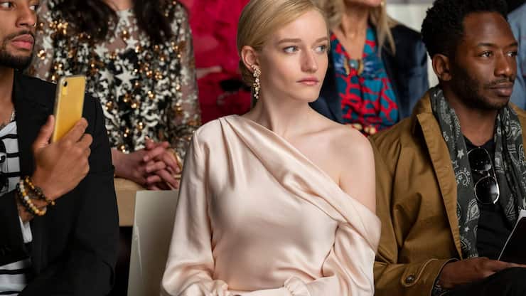 Julia Garner als Anna Delvey in «Inventing Anna» (Netflix).