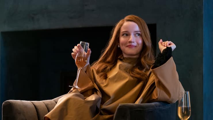 Inventing Anna. Julia Garner as Anna Delvey in episode 105 of Inventing Anna. Cr. Aaron Epstein/Netflix Â© 2021 