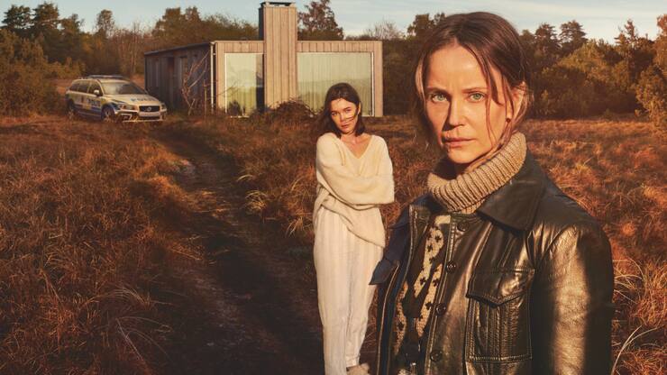 In Hassliebe vereint: Iris (Sofia Helin, r.) mit Schwester Kattis (Hedda Stiernstedt).