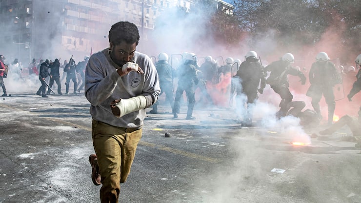 BECKETT (2021) John David Washington as Beckett. Cr: Yannis Drakoulidis/NETFLIX