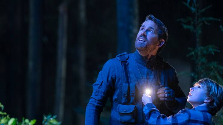 The Adam Project (L to R) Ryan Reynolds as Big Adam and Walker Scobell as Young Adam. Cr. Doane Gregory/Netflix Â© 2022