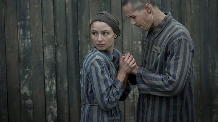 «The Tattooist of Auschwitz» erzählt von einem Juden, der im KZ seine grosse Liebe findet.