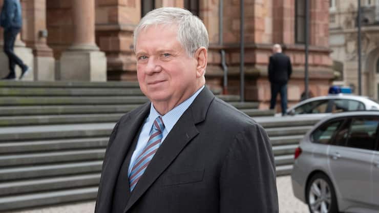 Hält sich mit 75 für nicht mehr ­glaubwürdig in der Rolle des Staats­anwalts: Rainer Hunold. 