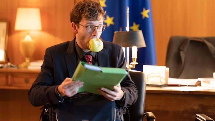 EU-Berater Samy (Xavier Lacaille) hält eisern an seinem Idealismus fest.