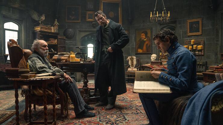 The Pale Blue Eye. (L to R) Robert Duvall as Jean Pepe, Christian Bale as Augustus Landor and Harry Melling as Edgar Allen Poe in The Pale Blue Eye.  Cr. Scott Garfield/Netflix Â© 2022