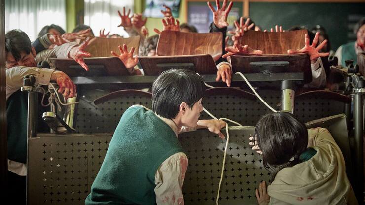 All of us are Dead (L to R) Yoon Chan-young as Lee Cheong-san, Park Ji-hu as Nam On-jo in All of us are Dead Cr. Yang Hae-sung/Netflix Â© 2021