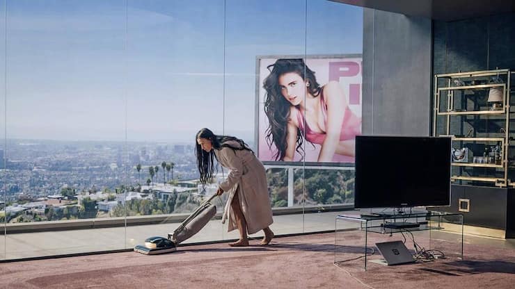 Kino – «The Substance»: Filmstar Elizabeth (Demi Moore) erhält ein jüngeres Ich (Plakat).