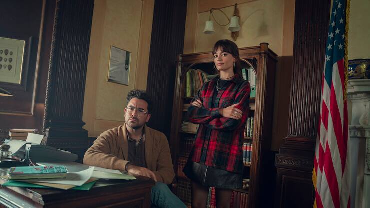 Thomas (Dan Levy) und Maeve (Emma Mackey) in der finalen 4. Staffel von «Sex Education»-