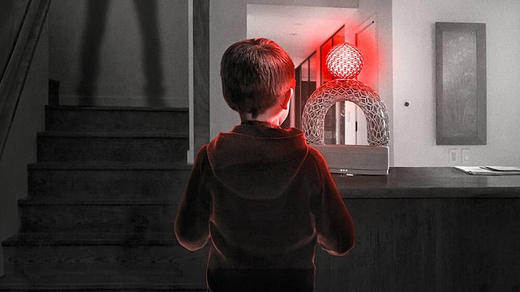 Kino – «Afraid»: Der jüngste Sohn der Familie ist fasziniert von AIA, dem KI-Assistenten.