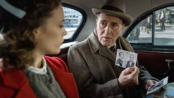 Kino – «Stiller»: Whites Verteidiger (Kurt) möchte, dass Stillers Ex-Frau (Paula Beer) White besucht.