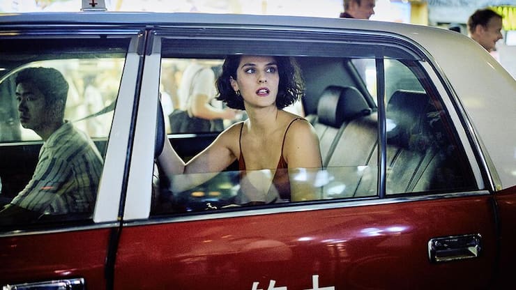 Emmanuelle (Noémie  Merlant) inspiziert in Hongkong Luxushotels.