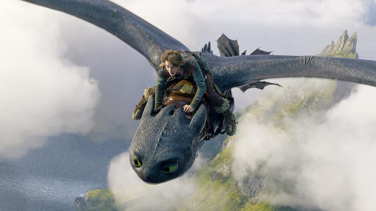 Wikinger Hicks (Mason Thames) hat gelernt, auf dem Drachen zu reiten.