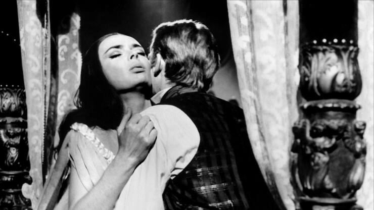 Barbara Steele und Georges Rivière in «Danza Macabra» (1964).