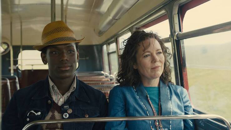 Micheal Ward und Olivia Colman in «Empire of Light».