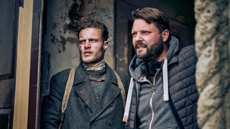 «Blood & Gold»-Regisseur Peter Thorwarth (r.) drehte zum zweiten Mal  für Netflix.