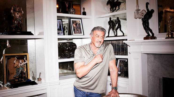 Sylvester Stallone (76) gibt sich daheim ganz der Familie hin.