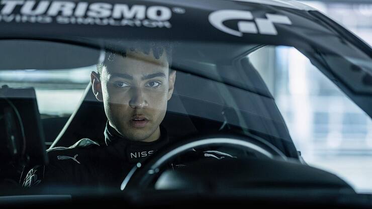 Kino – «Gran Turismo»: Wie an der Playstation: Jann (Archie Madekwe) hinter dem realen Steuer.