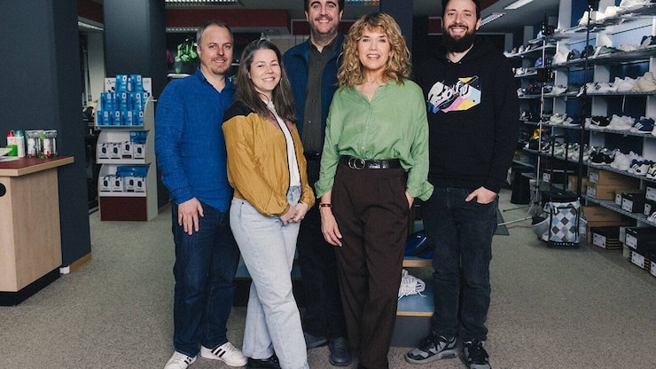 Crew hinter "«Never Ever»