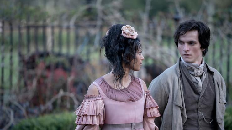 Arrangierte Freundschaft: Estella (Shalom Brune-Franklin) und Pip (Fionn Whitehead).